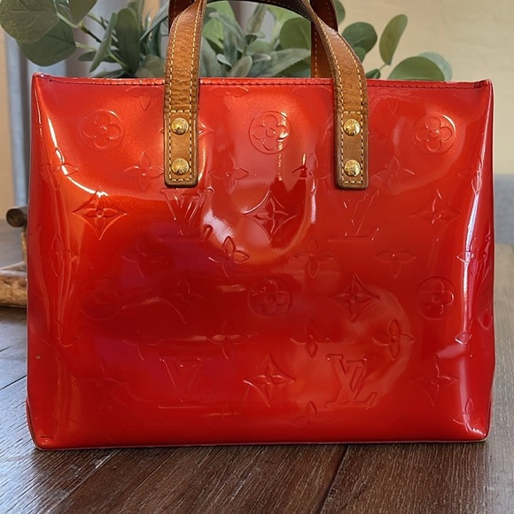 Authentic** LOUIS VUITTON ** Red Monogram Vernis Reade Pm Bag - Picture 4 of 16